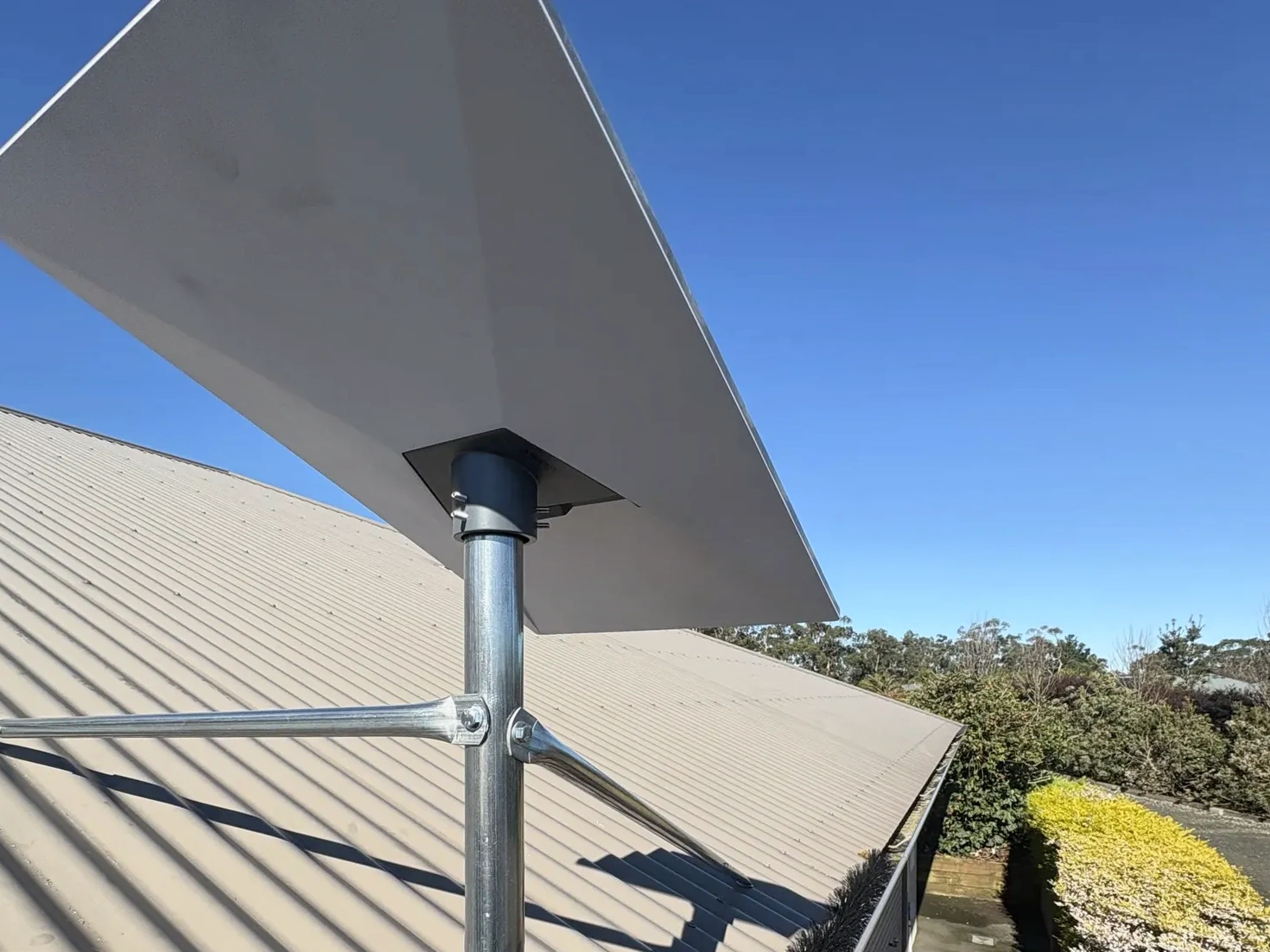 Roof-mounted Starlink on the Nyora metal roof.